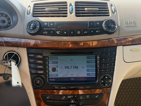 Used 2004 Mercedes-Benz E 500 4MATIC Sedan image 26