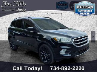 Used 2017 Ford Escape SE w/ SE Sport Appearance Package AWD/4WD video 1