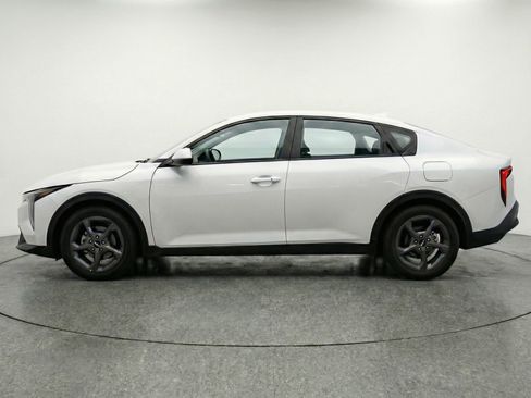 Used 2025 Kia K4 LXS image 5