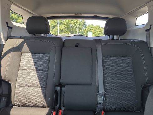 Used 2024 GMC Terrain SLE w/ Driver Convenience Package FWD image 30
