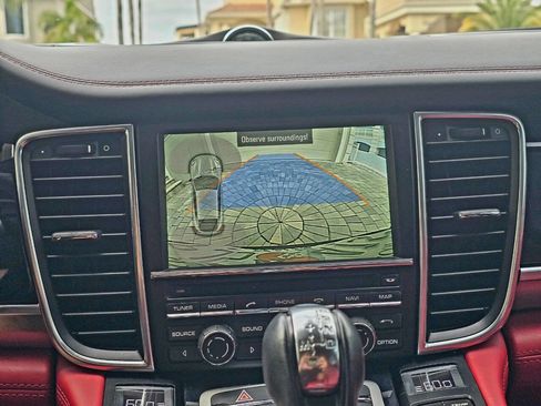 Used 2015 Porsche Panamera S image 17