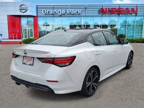 Used 2023 Nissan Sentra SR w/ SR Premium Package image 2
