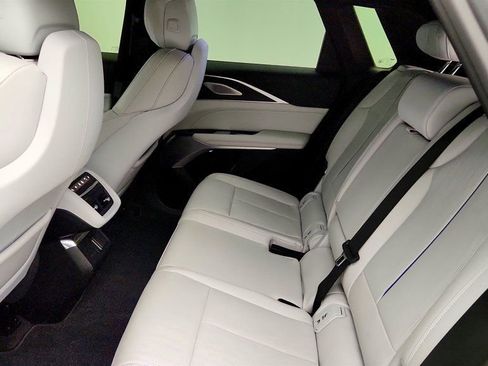 Used 2024 Cadillac Lyriq Luxury RWD image 22