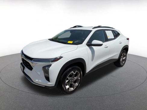 Used 2025 Chevrolet Trax LT w/ LT Convenience Package FWD image 6
