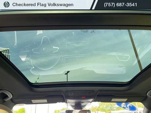 Used 2024 Volkswagen Tiguan SE w/ Panoramic Sunroof Package AWD/4WD image 29