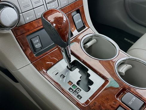 Used 2013 Toyota Highlander Limited image 25