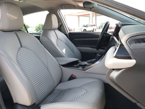 Used 2024 Toyota Camry SE image 29