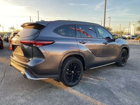 Used 2024 Toyota Highlander XSE image 4