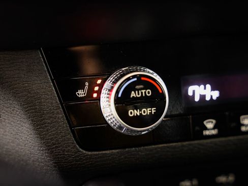 Used 2025 Mitsubishi Outlander SE image 28