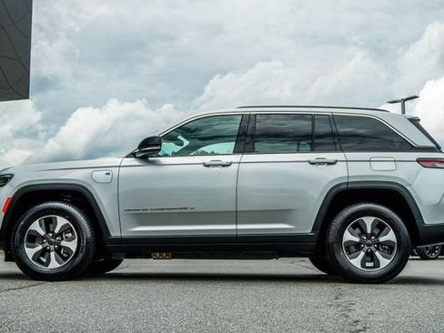 Used 2024 Jeep Grand Cherokee Limited 4xe AWD/4WD image 10