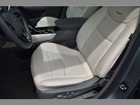 Used 2024 Cadillac XT6 Premium Luxury FWD image 14