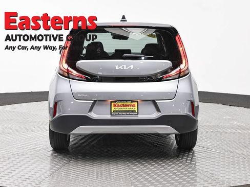 Used 2025 Kia Soul LX w/ LX Technology Package FWD image 6