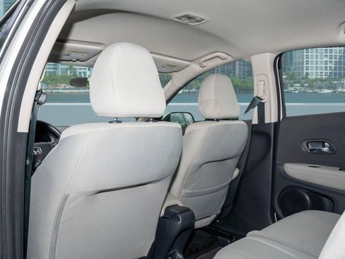 Used 2021 Honda HR-V LX image 17
