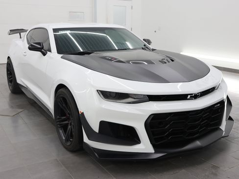 Used 2019 Chevrolet Camaro ZL1 RWD image 2