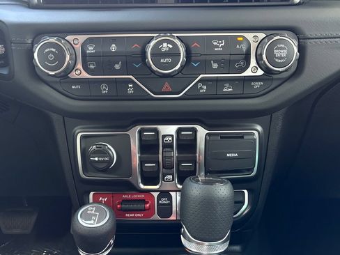 New 2026 Jeep Gladiator Sport AWD/4WD image 22