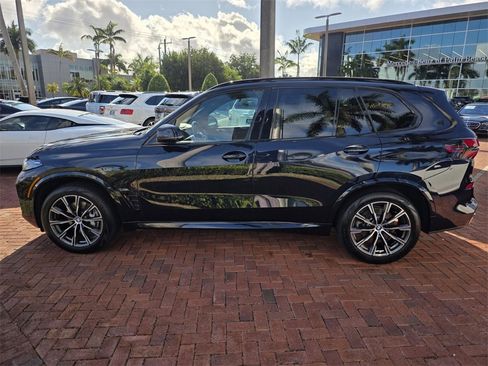 Used 2024 BMW X5 xDrive40i w/ M Sport Package image 3
