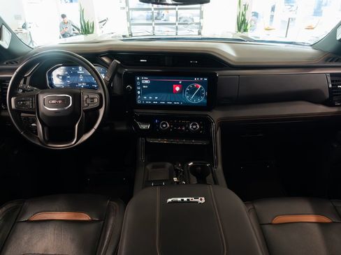 Used 2024 GMC Sierra 2500 AT4 AWD/4WD image 8