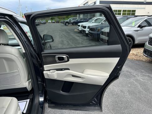 Used 2023 Kia Sorento EX AWD/4WD image 18
