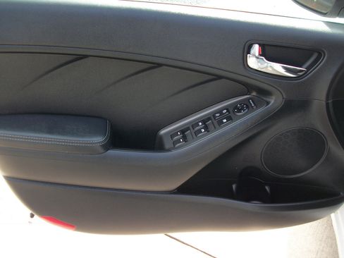 Used 2016 Kia Forte EX image 9