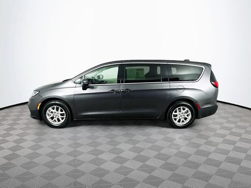 Certified 2023 Chrysler Pacifica Touring-L FWD image 6