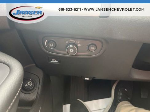 Used 2024 GMC Terrain SLT image 17