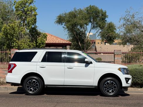Used 2018 Ford Expedition XLT w/ Equipment Group 201A AWD/4WD image 9