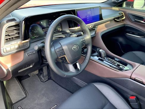 Used 2024 Toyota Crown Limited image 18