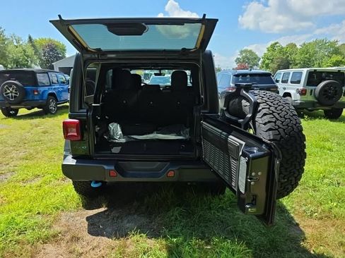 Used 2023 Jeep Wrangler Unlimited Rubicon 4xe w/ Cold Weather Group AWD/4WD image 17