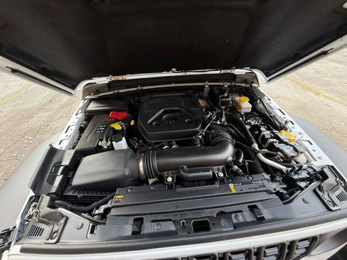 Used 2025 Jeep Wrangler Sport S image 32