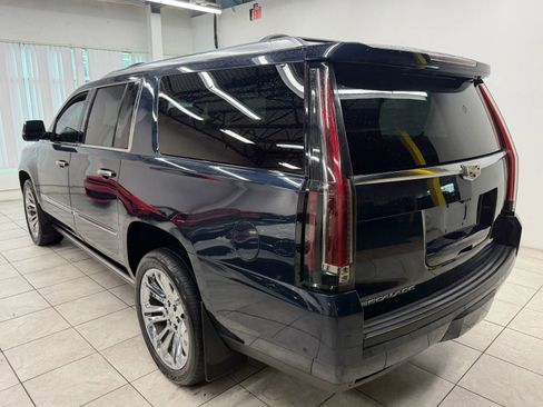 Used 2017 Cadillac Escalade ESV Platinum AWD/4WD image 7