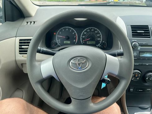 Used 2010 Toyota Corolla LE FWD image 7