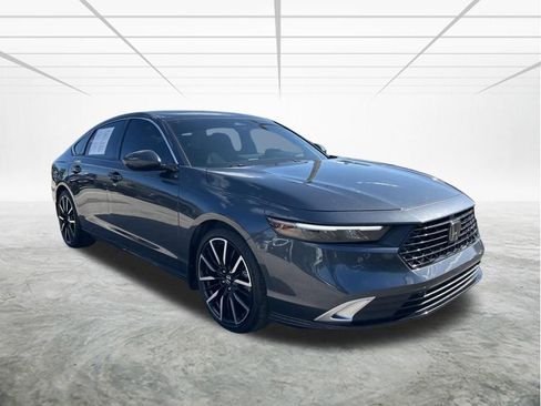 Used 2023 Honda Accord Touring image 2