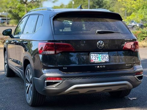 Used 2022 Volkswagen Taos SE FWD image 3