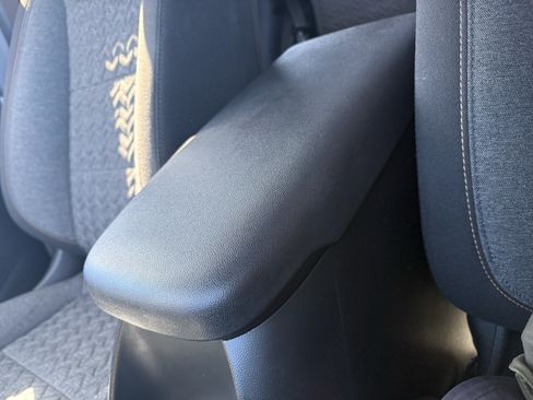 Used 2023 Chevrolet Equinox LT FWD image 25