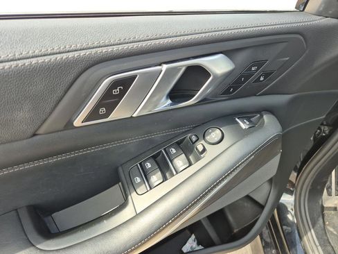 Used 2021 BMW X5 M50i image 25