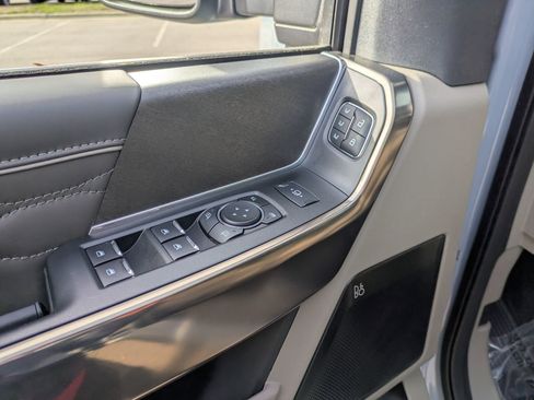 Certified 2025 Ford F450 Platinum w/ Platinum Plus Package AWD/4WD image 17