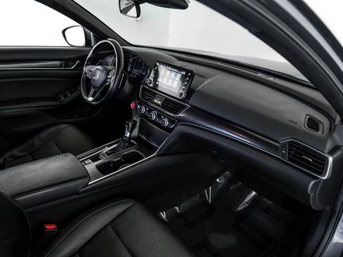 Used 2018 Honda Accord Sport image 11