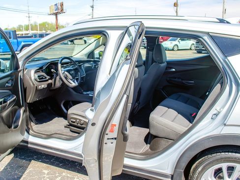 Used 2022 Chevrolet Bolt EUV LT w/ Comfort Package image 8