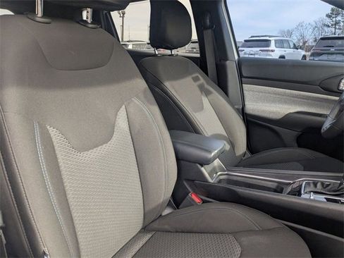 Used 2025 Jeep Compass Sport image 41