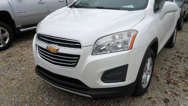 Used 2016 Chevrolet Trax LT w/ LT Convenience Package AWD/4WD image 2