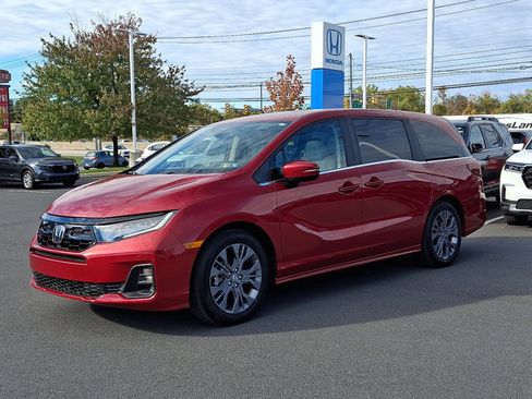 Certified 2025 Honda Odyssey Touring image 3