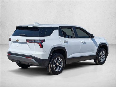 New 2026 Chevrolet Equinox LT image 2