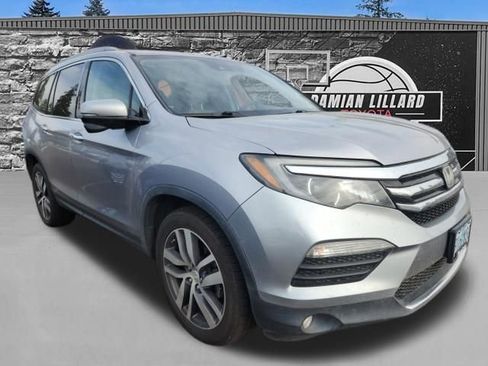 Used 2017 Honda Pilot Touring image 1