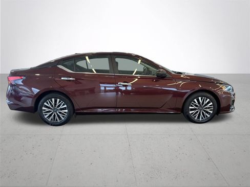 Certified 2025 Nissan Altima 2.5 SV FWD image 7
