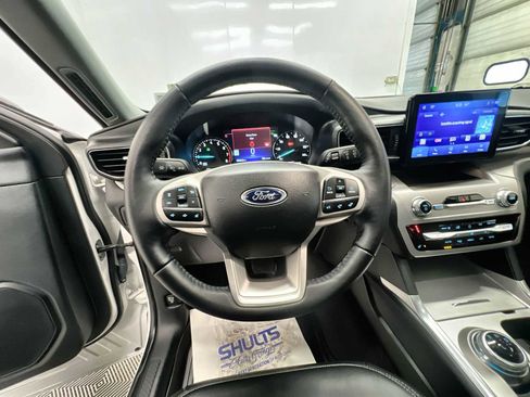 Used 2023 Ford Explorer XLT w/ Equipment Group 202A image 11