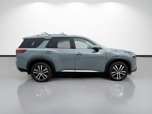 Used 2025 Nissan Pathfinder Platinum w/ Cargo Package image 6