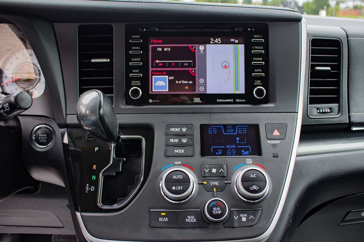 Used 2020 Toyota Sienna SE Premium FWD image 29