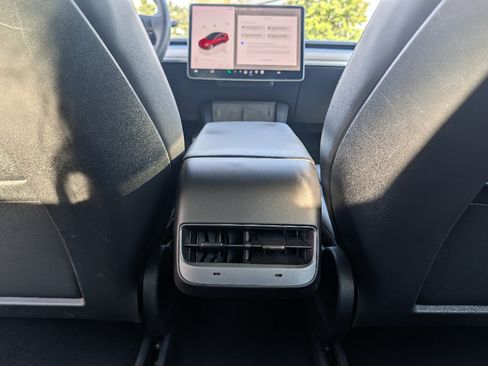 Used 2022 Tesla Model 3 Long Range AWD/4WD image 19