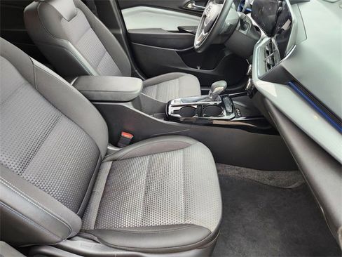 Certified 2024 Chevrolet Trax LT w/ Sunroof Package image 15