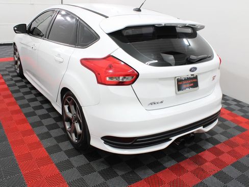 Used 2018 Ford Focus ST FWD image 5
